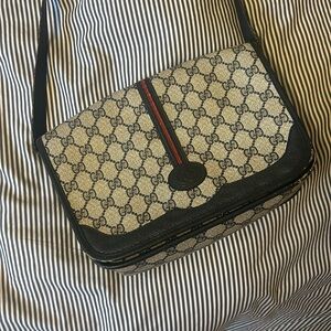 Vintage 1980s Gucci Crossbody Saddle Bag in Navy